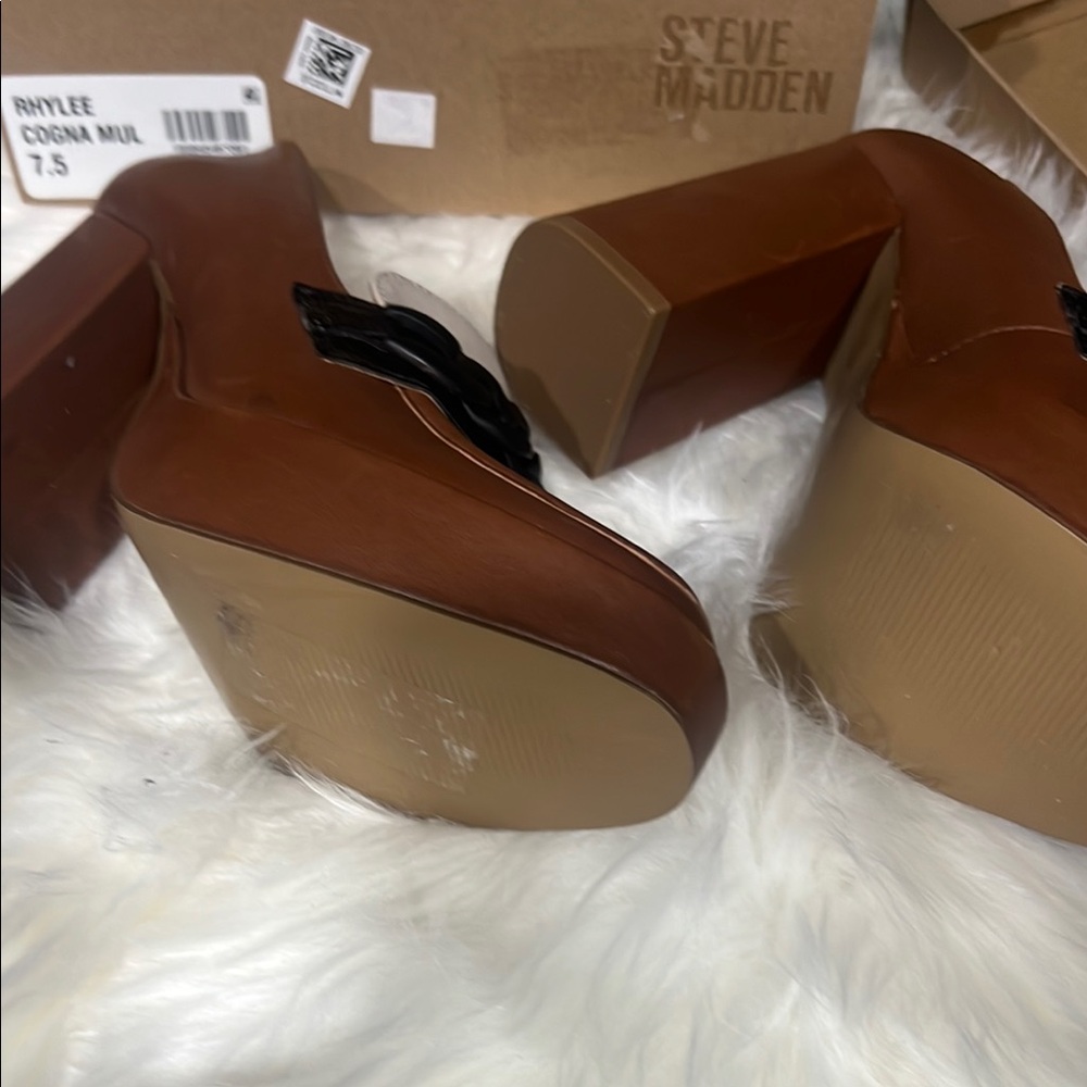 Steve Madden Brown and Black Heels - Picture 2 of 3